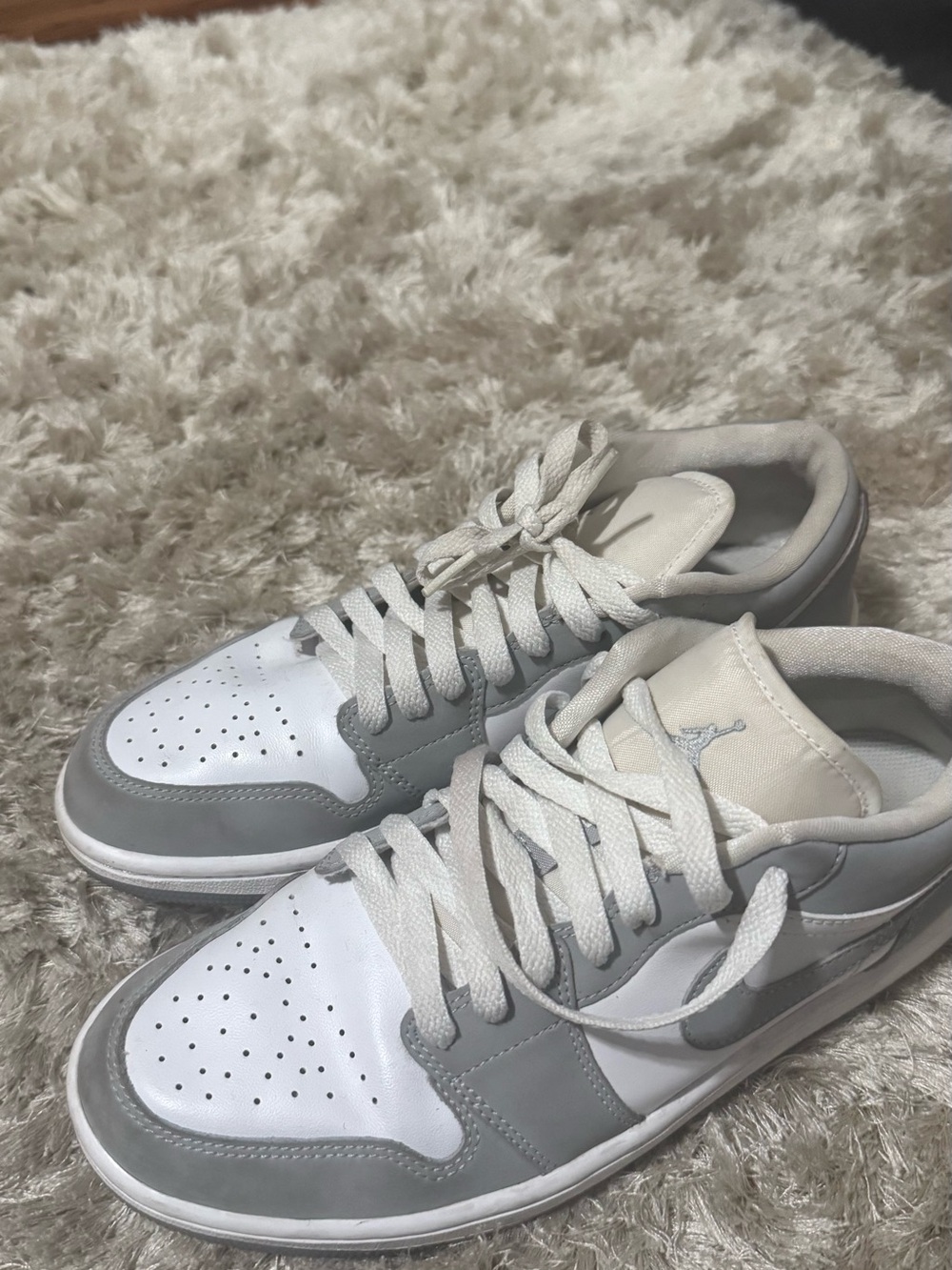Nike Men’s Low-Top Sneakers in White & Light Gray